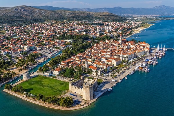 Apartmani i jeftini smještaj Trogir