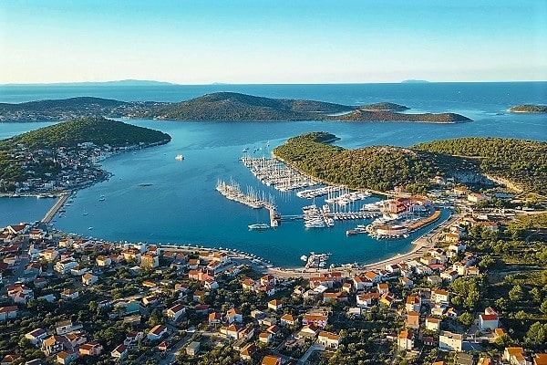 Apartmani i jeftini smještaj Rogoznica