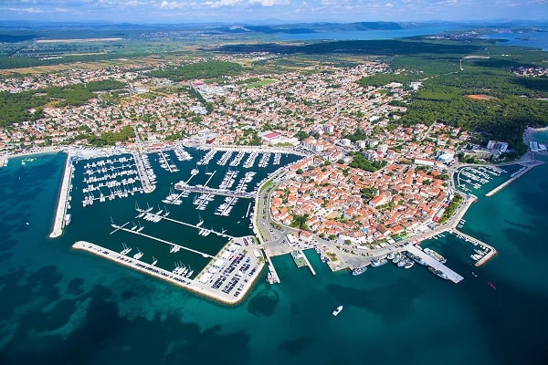 Direktni kontakt s vlasnicima smještaja Biograd